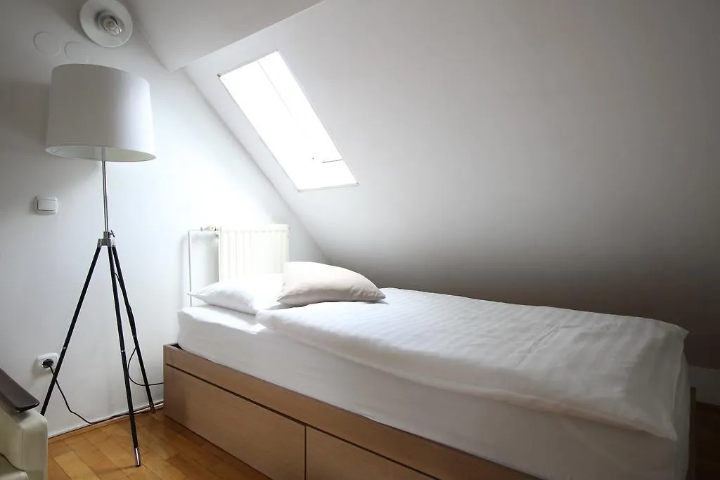 Blue Cat Apartment Ljubljana 0*,
